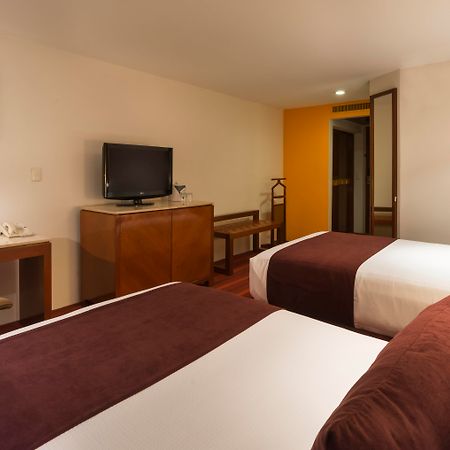 فندق كامينو ريال أيروبويرتو مدينة مكسيكو المظهر الخارجي الصورة A room at the hotel