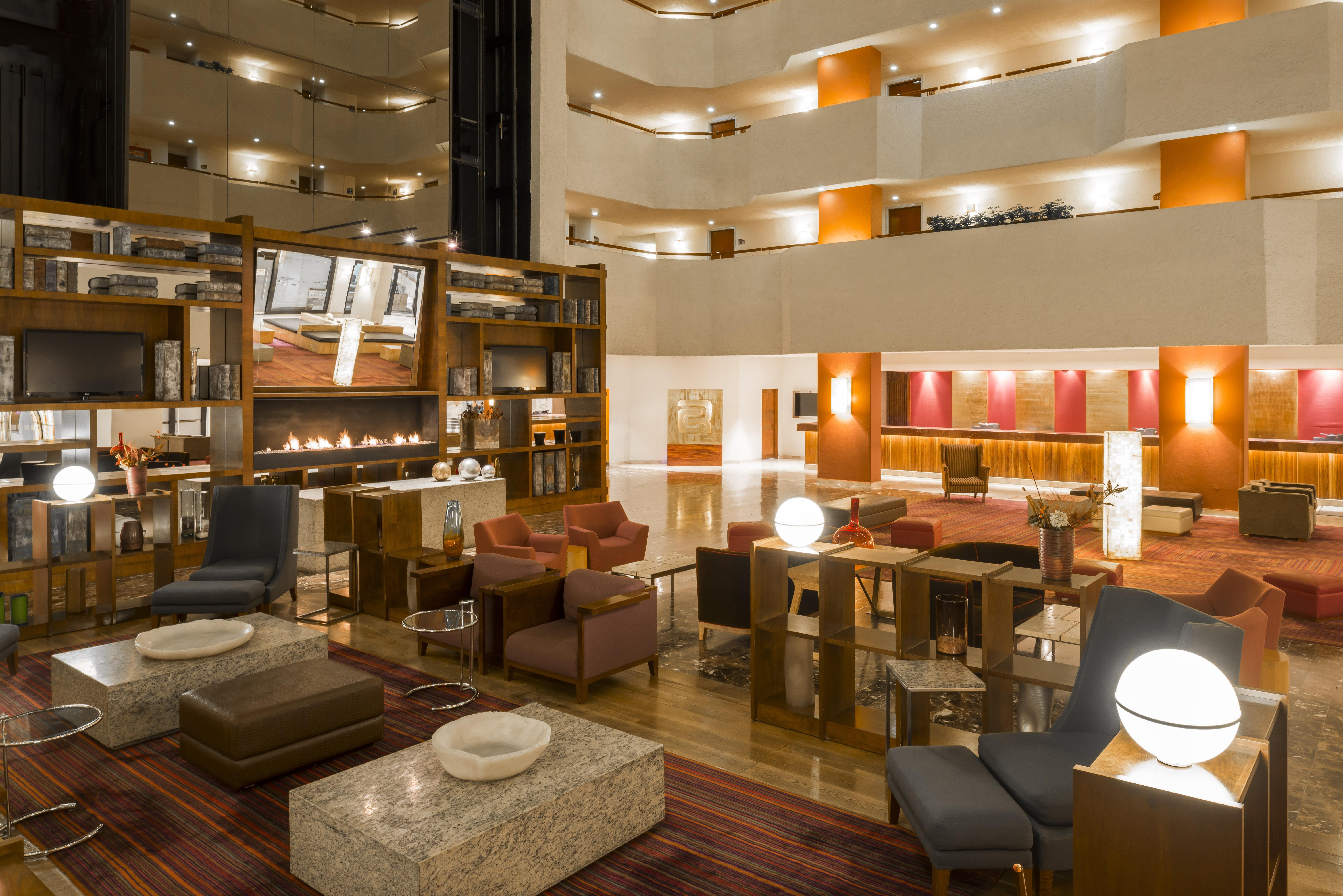 فندق كامينو ريال أيروبويرتو مدينة مكسيكو المظهر الخارجي الصورة The lobby of the Renaissance Austin