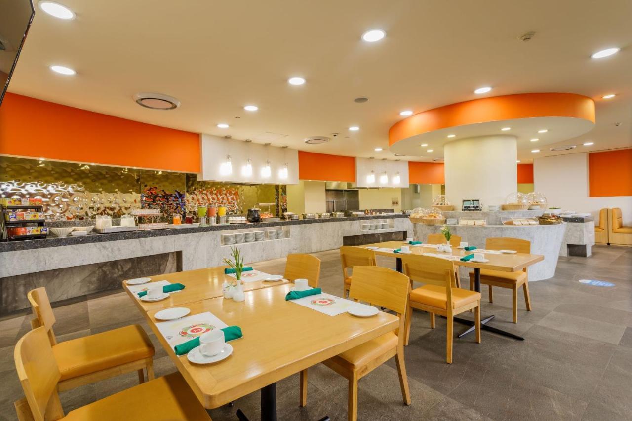 فندق كامينو ريال أيروبويرتو مدينة مكسيكو المظهر الخارجي الصورة The hotel's restaurant