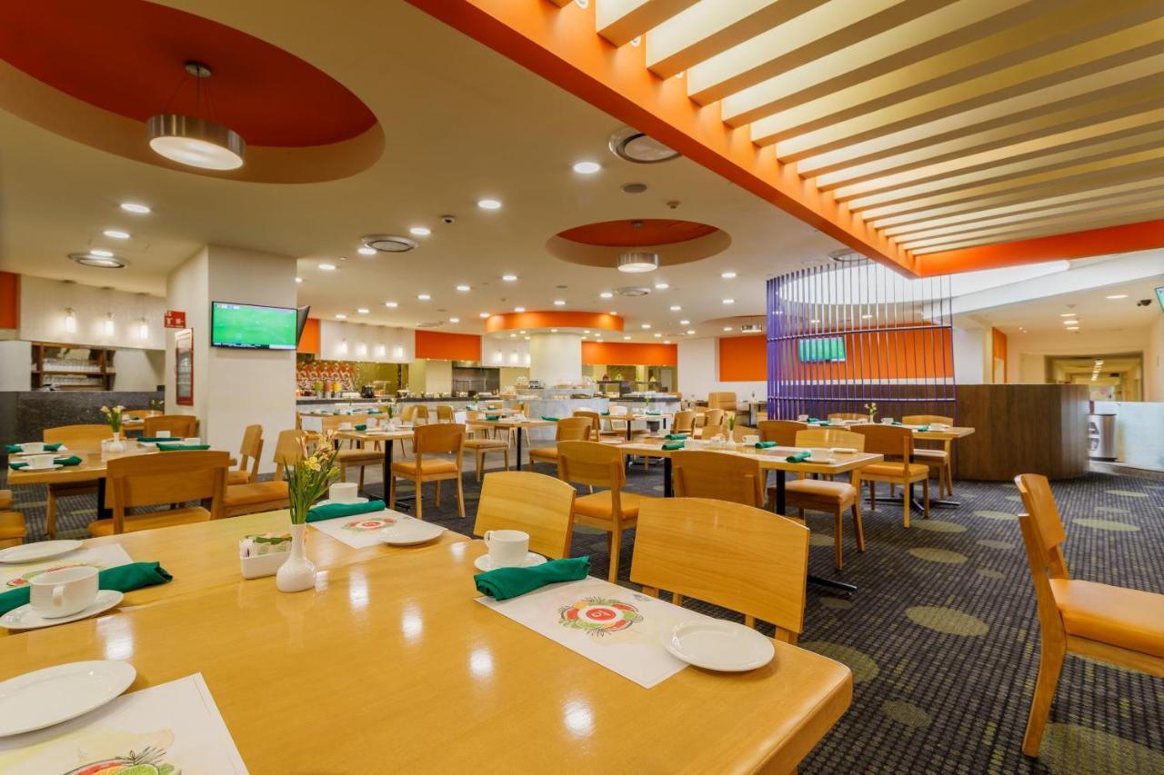 فندق كامينو ريال أيروبويرتو مدينة مكسيكو المظهر الخارجي الصورة The hotel's restaurant