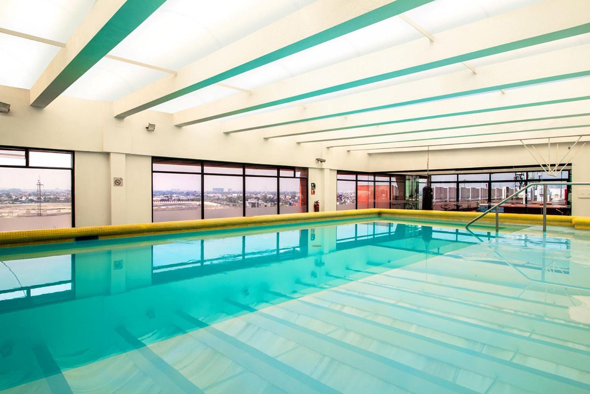 فندق كامينو ريال أيروبويرتو مدينة مكسيكو المظهر الخارجي الصورة Swimming pool