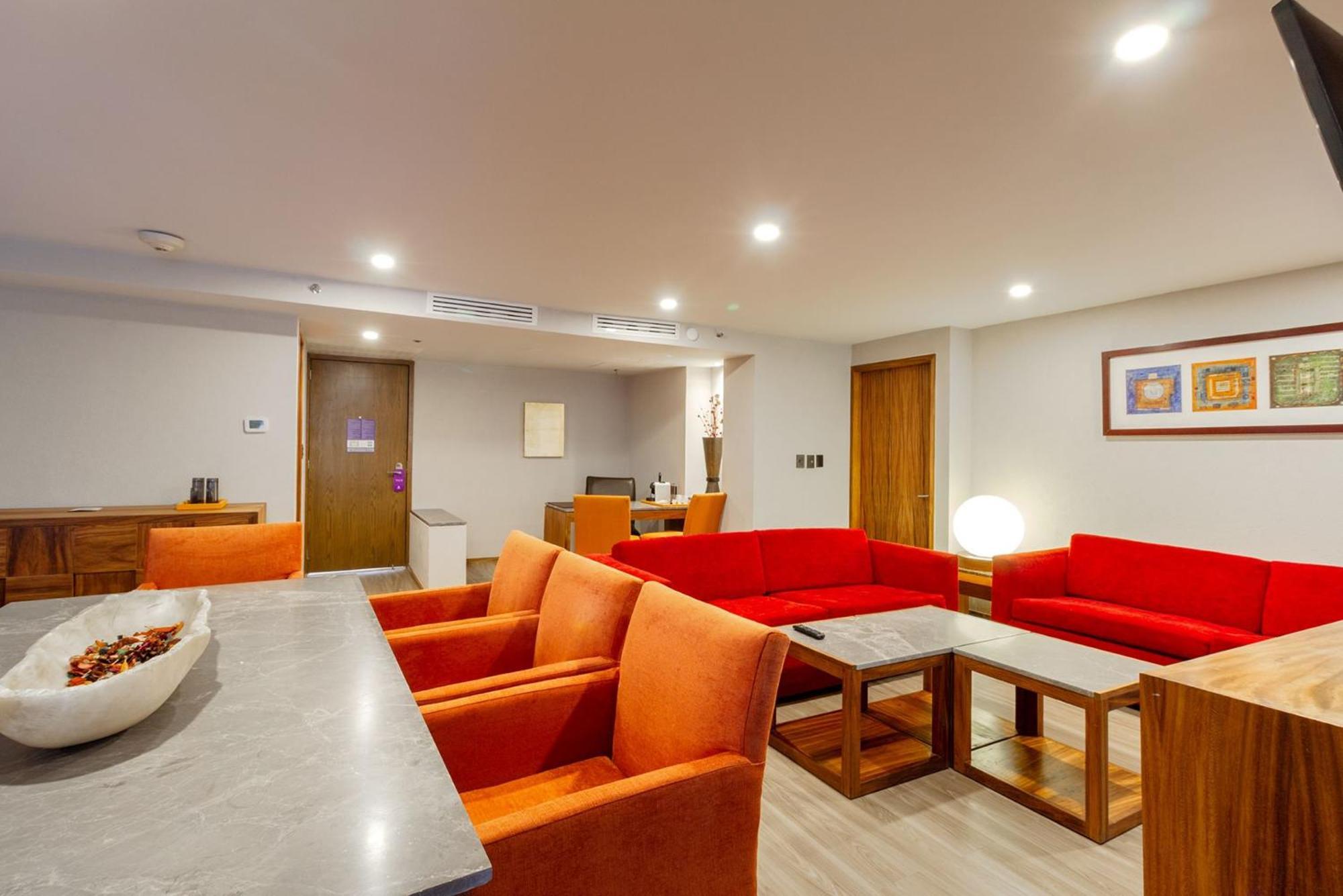 فندق كامينو ريال أيروبويرتو مدينة مكسيكو المظهر الخارجي الصورة The lounge area at the airport