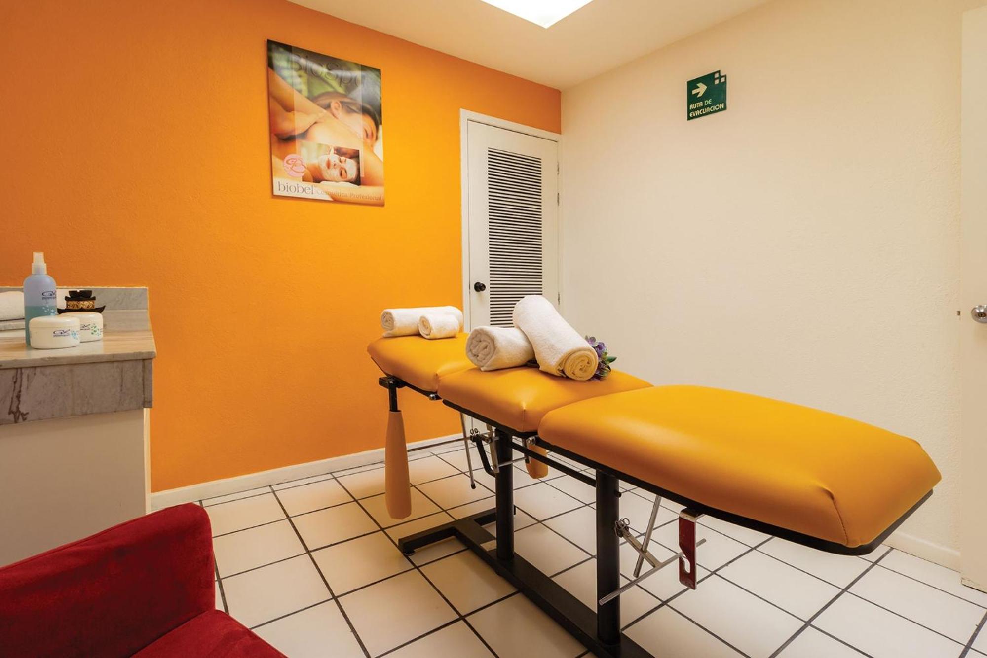 فندق كامينو ريال أيروبويرتو مدينة مكسيكو المظهر الخارجي الصورة Chiropractic table