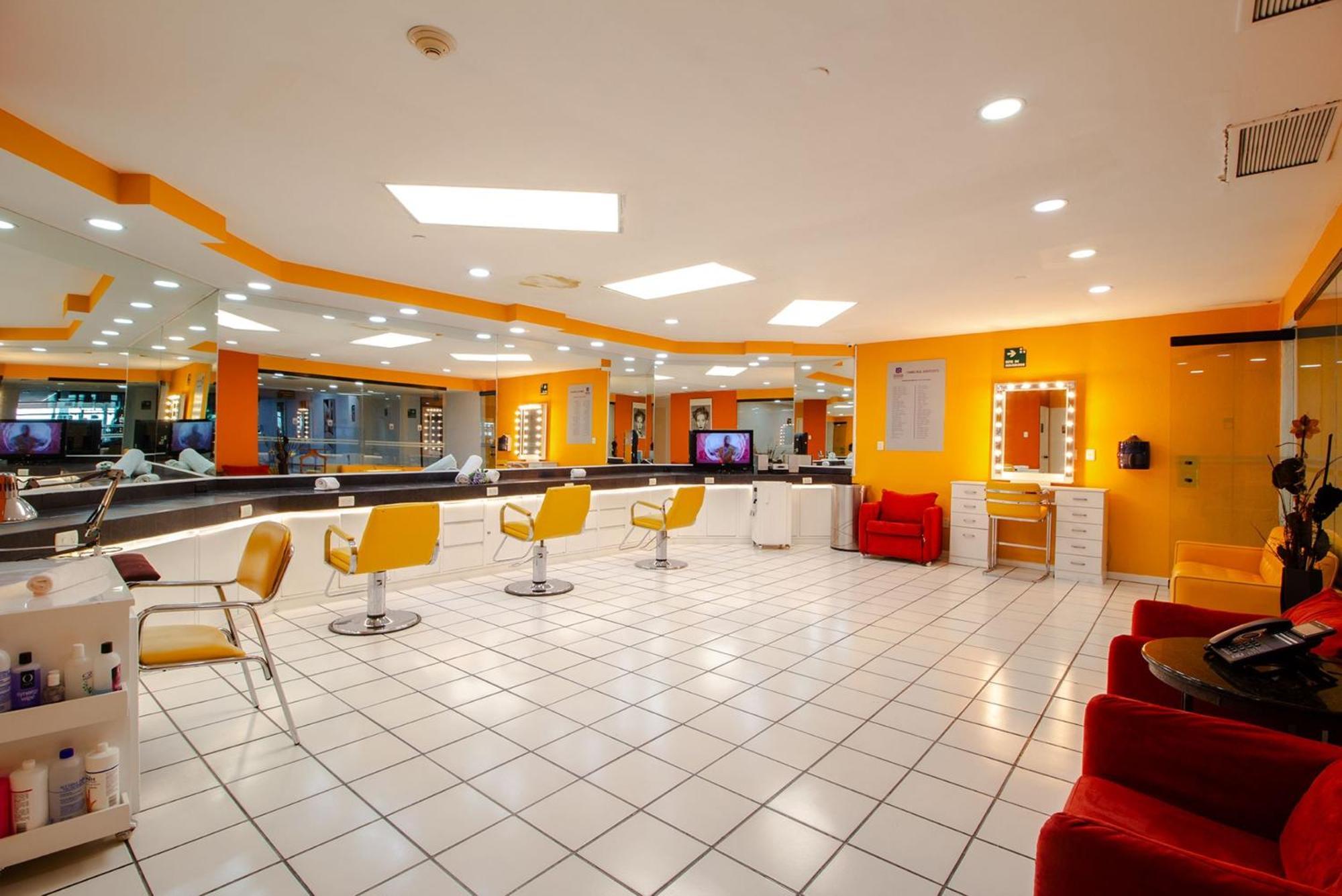 فندق كامينو ريال أيروبويرتو مدينة مكسيكو المظهر الخارجي الصورة Interior of a hair salon