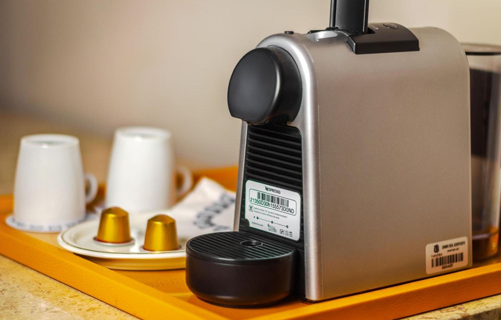 فندق كامينو ريال أيروبويرتو مدينة مكسيكو المظهر الخارجي الصورة A Nespresso coffee machine