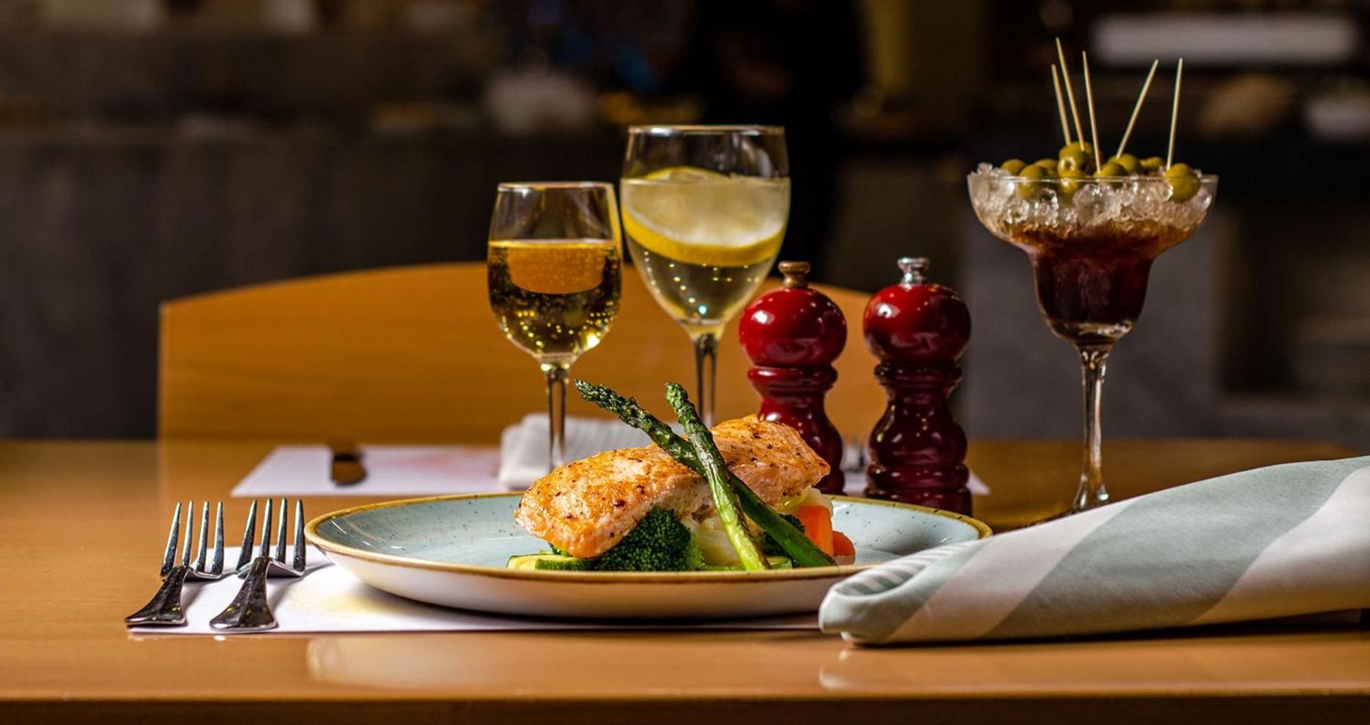 فندق كامينو ريال أيروبويرتو مدينة مكسيكو المظهر الخارجي الصورة A meal at the restaurant
