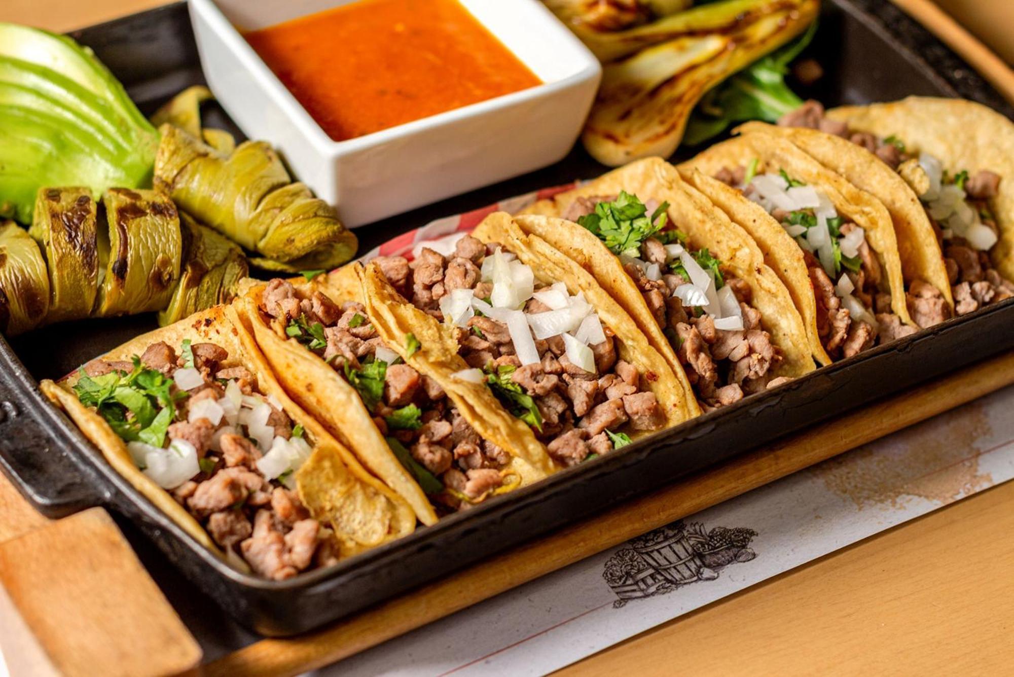 فندق كامينو ريال أيروبويرتو مدينة مكسيكو المظهر الخارجي الصورة Tacos al pastor
